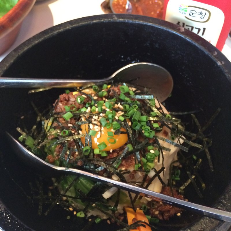 石焼ビビンバ(焼肉六区)