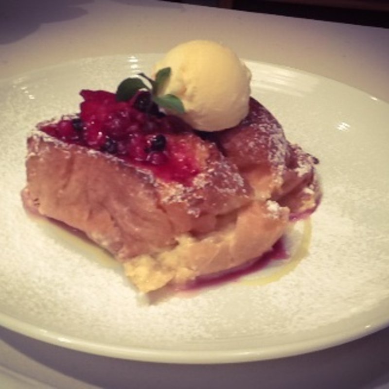 紅玉リンゴのローストアップルパイ アイスクリーム添え(LA LOBROS PAN TABLE CAFE 渋谷ヒカリエ店)