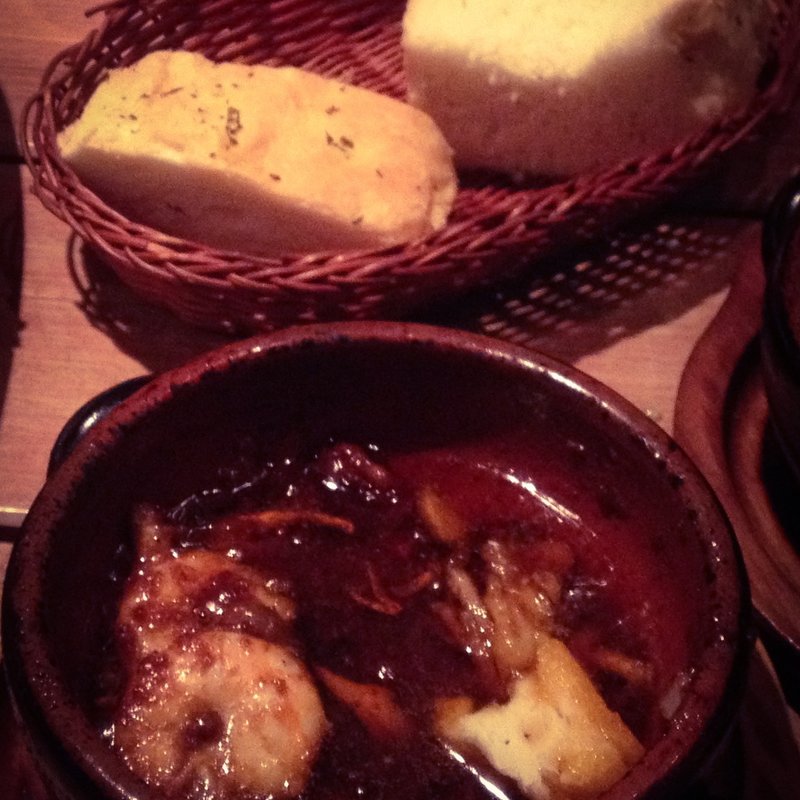 えびとキノコの香草バターアヒージョ(イナセヤ キッチン)