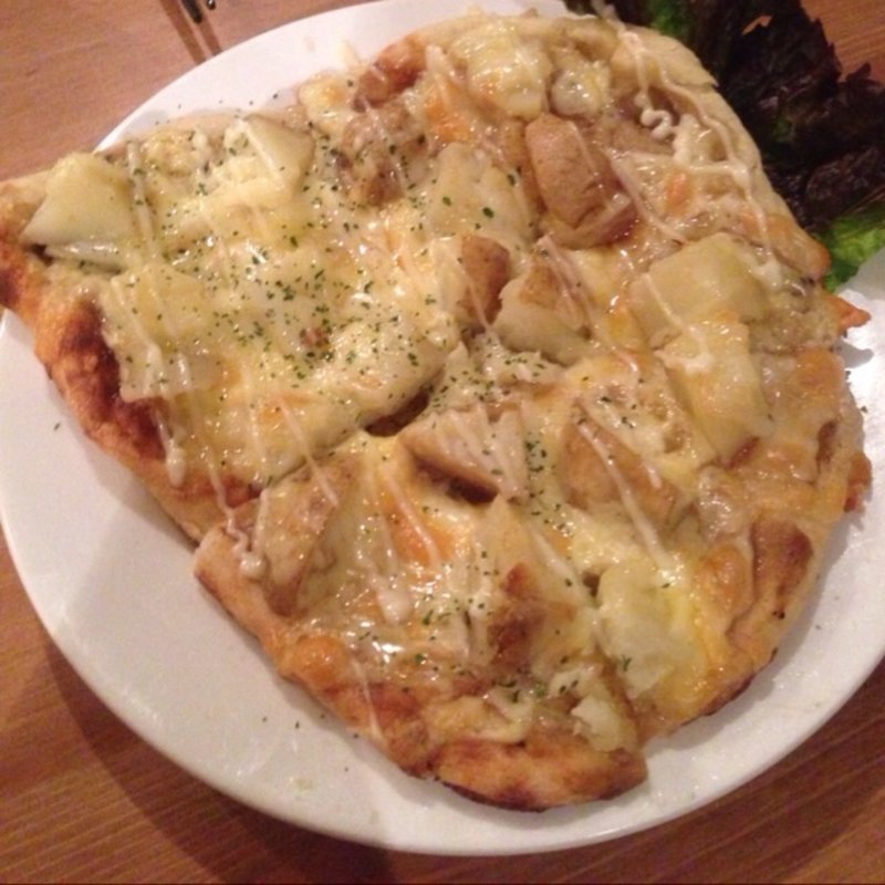 ホタテとキノコのアンチョビピザ(ハジマル)