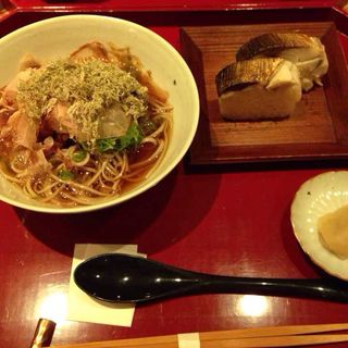 おろし蕎麦と鯖の押し寿司(Kokage)