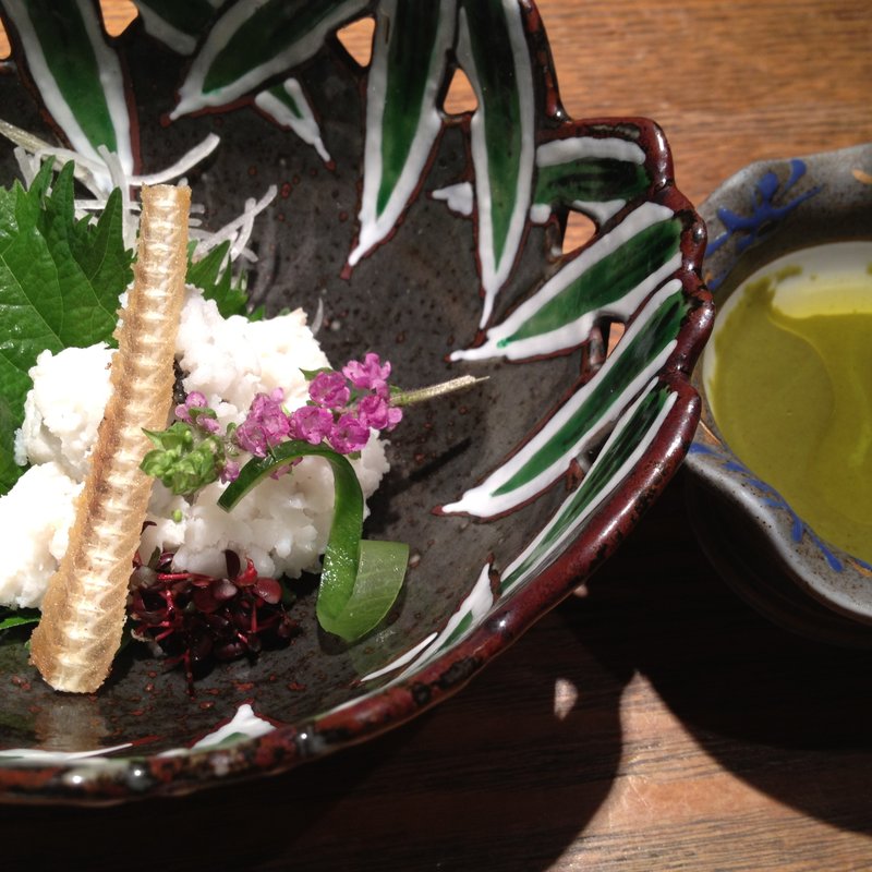 ハモ湯引き(枝魯枝魯ひとしな)