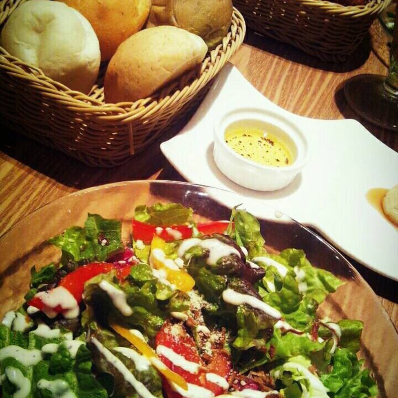 ポーチドエッグと生ハムのシーザーサラダ(LA LOBROS PAN TABLE CAFE 渋谷ヒカリエ店)