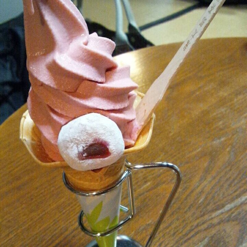 目玉のおやじソフトクリーム(鬼太郎茶屋 深大寺店 （きたろうちゃや）)