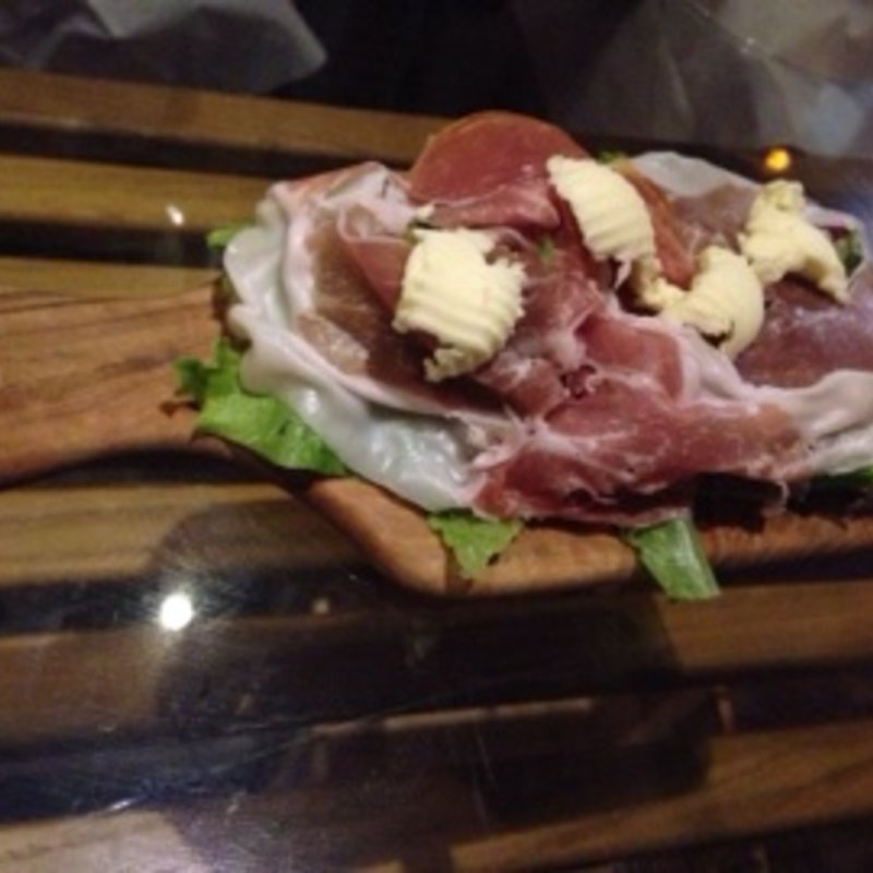 サンダニエーレ産　生ハムと発酵バター　(ロジック 難波店 （PIZZERIA＆BAR LOGIC）)