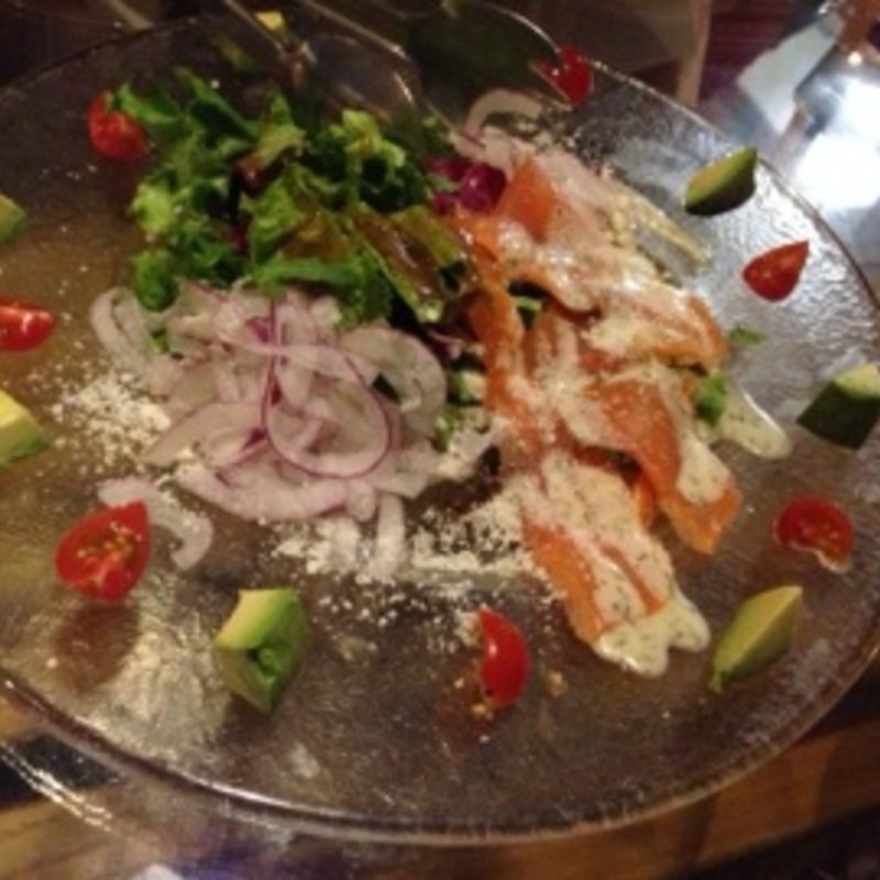 スモークサーモンとアボガドのサラダ(ロジック 難波店 （PIZZERIA＆BAR LOGIC）)