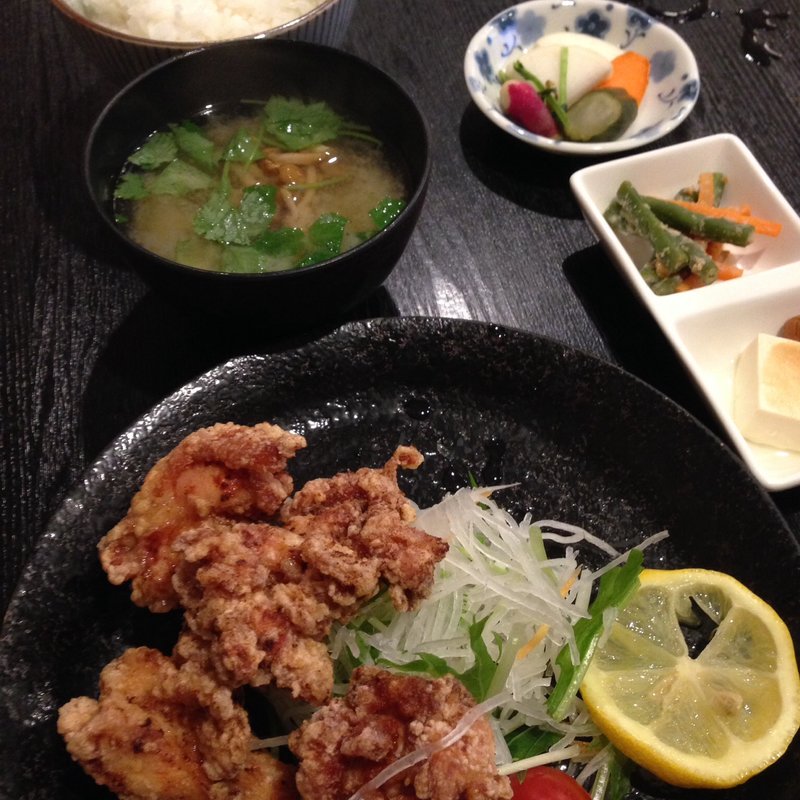 唐揚げ定食（ランチ）(モロモロ（庶）居酒屋)