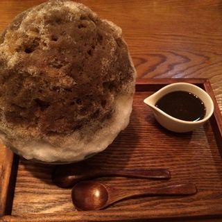 水間黒糖とほうじ茶のかき氷(琉球パクチー酒場 うるま食堂 )
