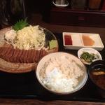 牛ロースカツ麦飯セット(牛かつもと村 渋谷店)