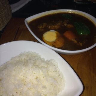 ハンバーグカレー(黒)(鴻オオドリー 神田駿河台店)