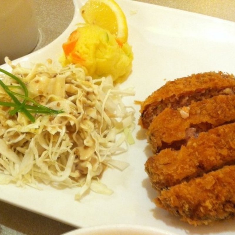 メンチかつ(Tender Minced Pork Cutlet)(極楽らーめん(Goku Raku Ramen)　ミッドバレー店)