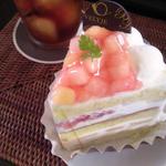 桃のショートケーキ(ブルージュの丘)