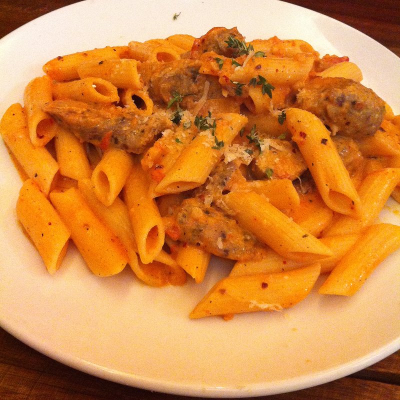 手作りポークソーセージのペンネパスタ(Coconut House Restaurant)