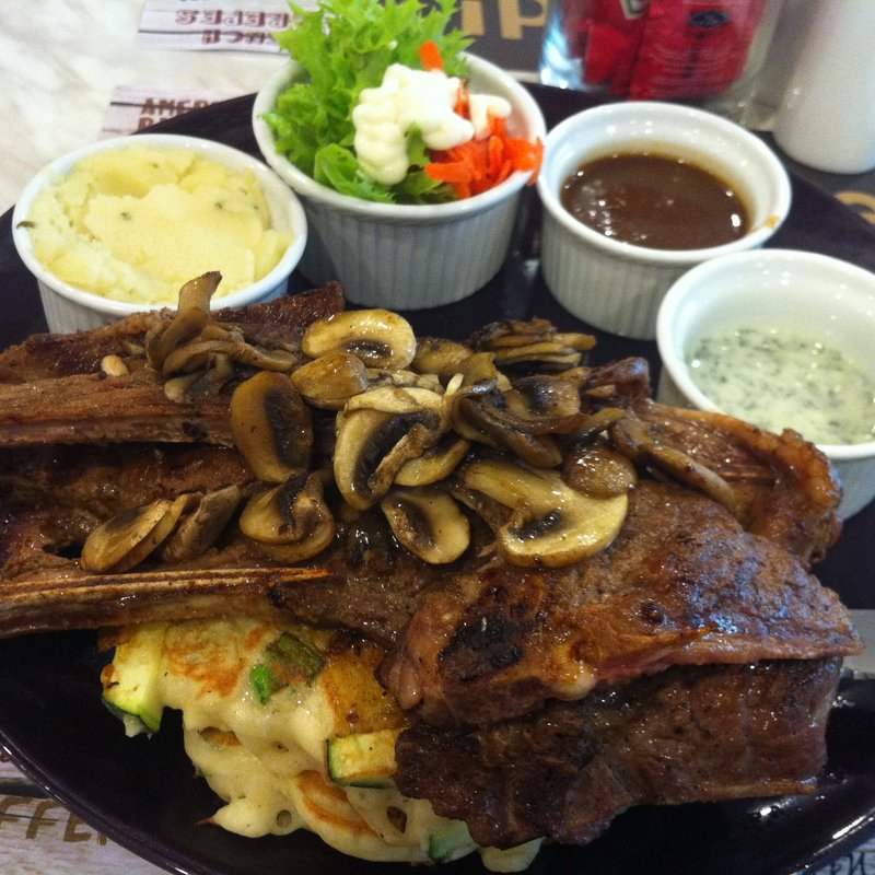 ラムチョップのパンケーキ(Paddington House Of Pancake)