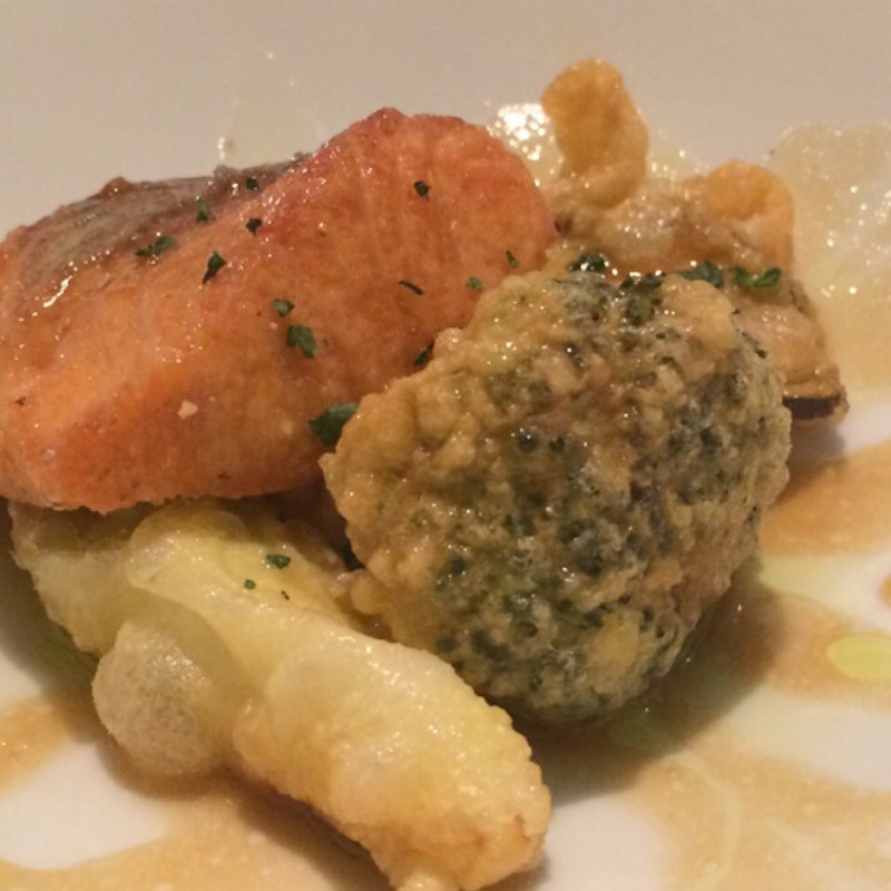 サーモンソテー(La　Brasserie　Laugh （ラ ブラッセリー ラフ）)