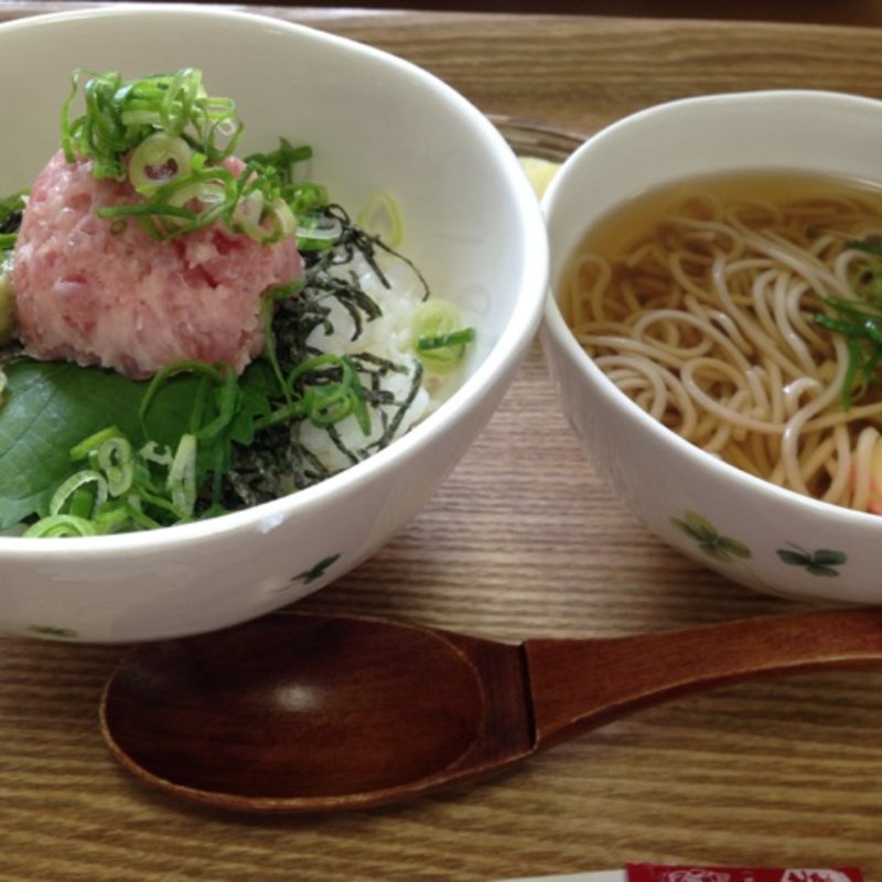 マグロのたたき丼セット(レストランロイヤル （ROYAL）)