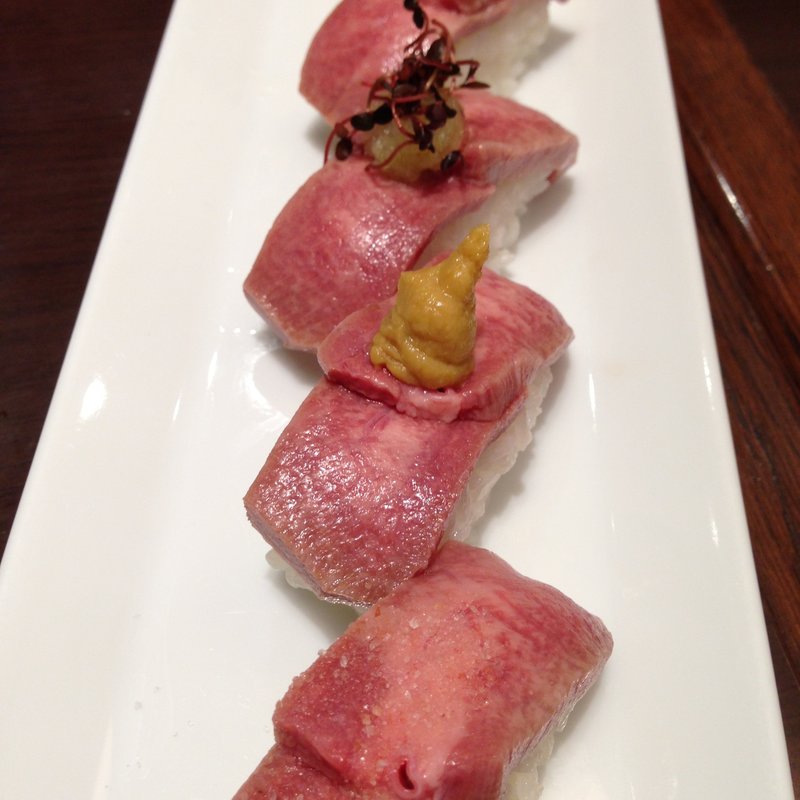 牛タン握り(牛タン炭焼　利久)