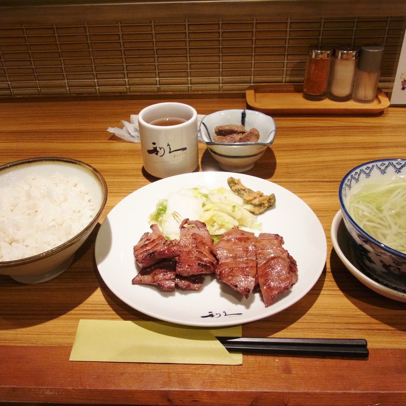 牛タンランチセット(牛たん炭焼き 利久 東口本店 （ぎゅうたんすみやき りきゅう）)