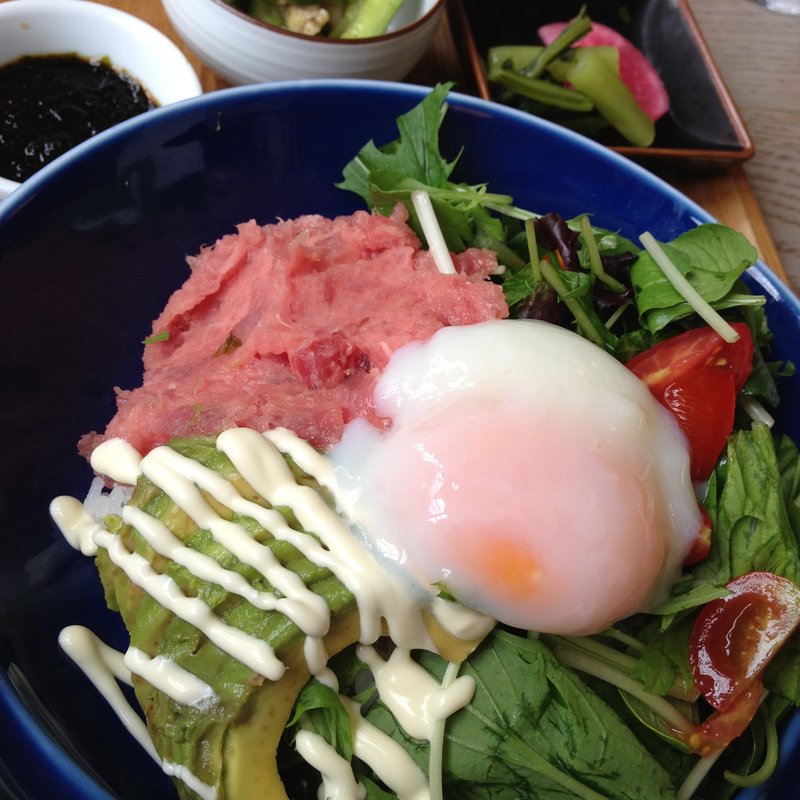 まぐろアボカド丼 岩海苔ソース(GLOU GLOU REEFUR （グルグル リーファー【旧店名】ロザリー）)
