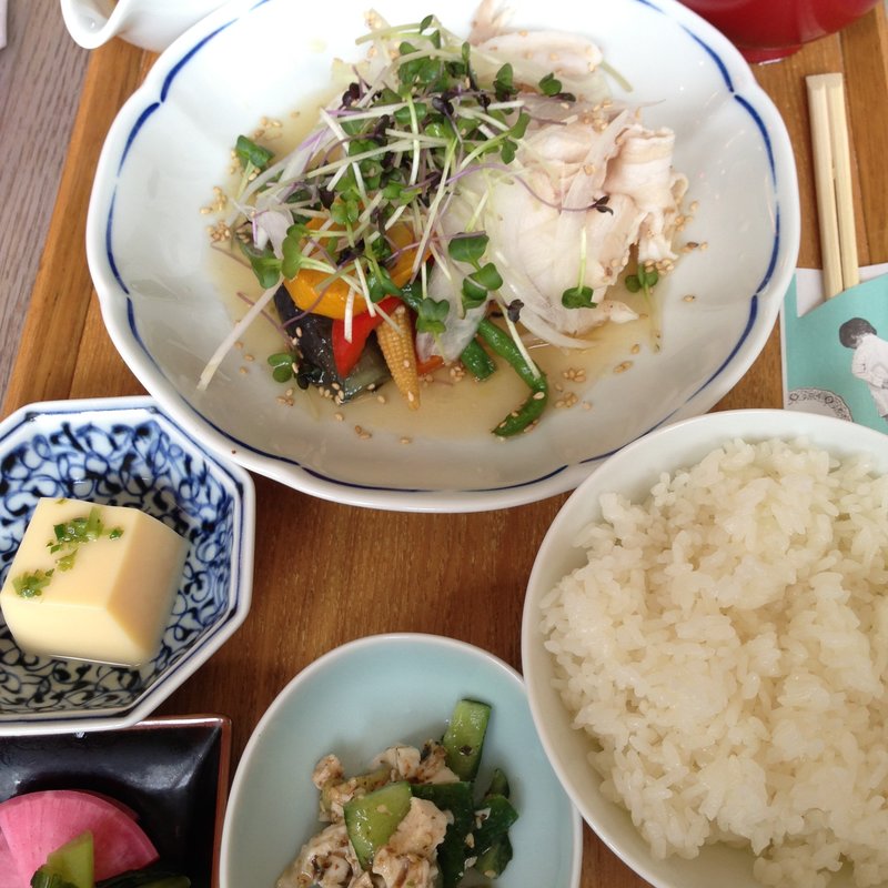 松坂豚の冷しゃぶと夏野菜の揚げ浸し(GLOU GLOU REEFUR （グルグル リーファー【旧店名】ロザリー）)