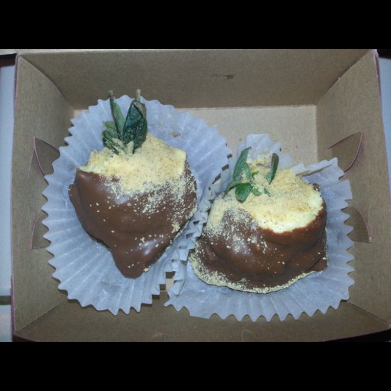 Chocolate covered Cheesecake Strawberry(Truffle Berries Sweet Shop)
