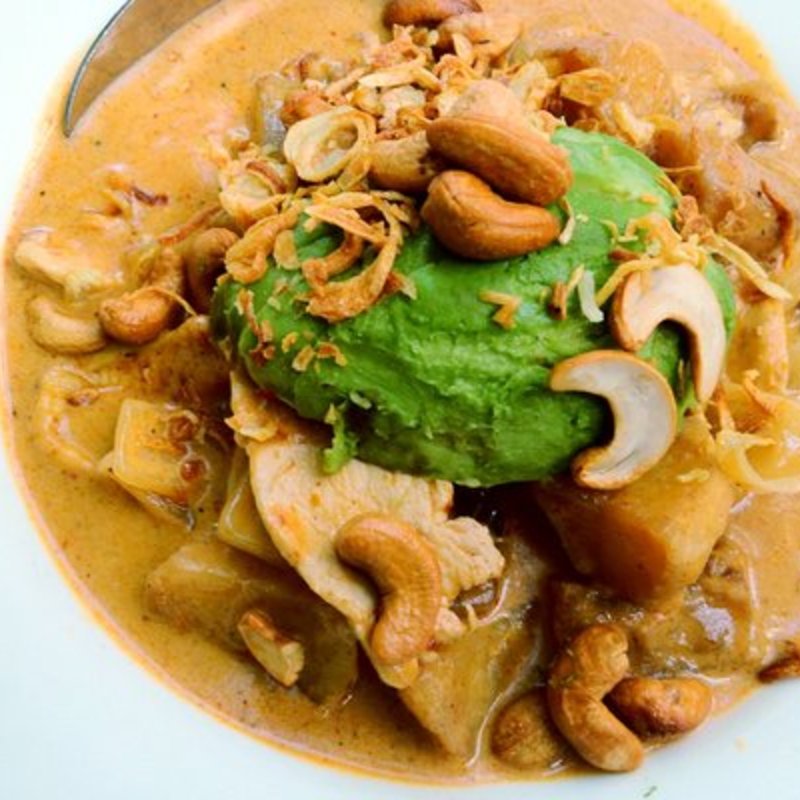Chicken  massaman coconuts curry(Leng Thai)