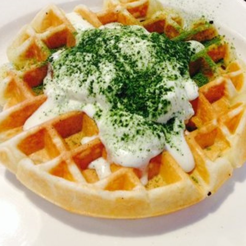 mochi waffles with matcha powder(The nook neighborhood bistro)