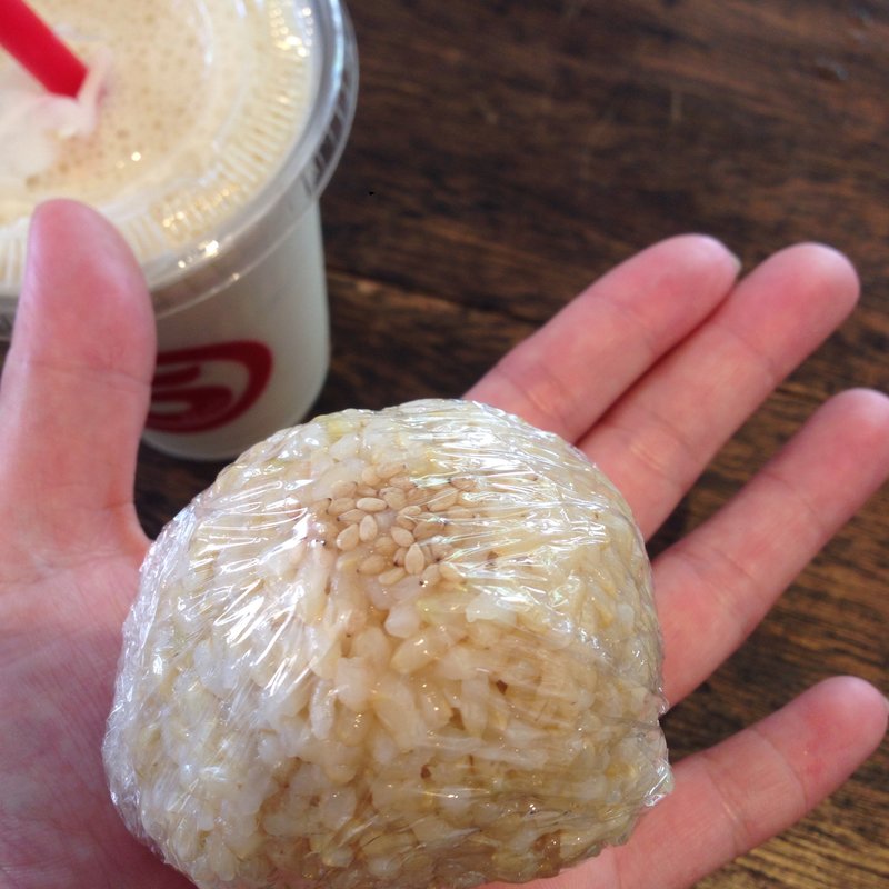 玄米おにぎり(medel deli)