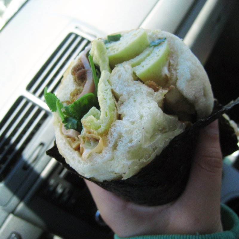 海苔巻き風パン(JJ Bakery)