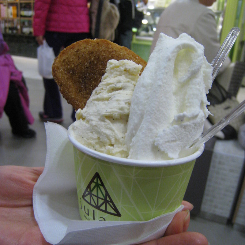 バニラとラフランスのジェラート(ジュラス)