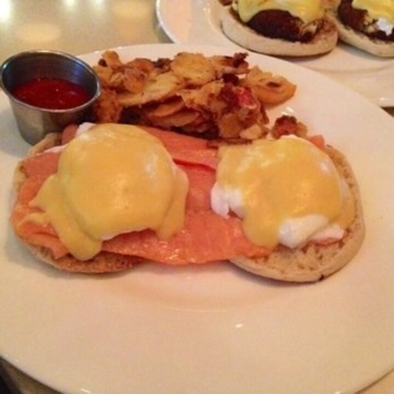 Smoked Salmon Benedict(Sanford's Restaurant)