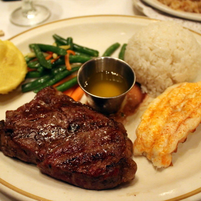 ステーキとロブスターテール(Hy's Steak House)