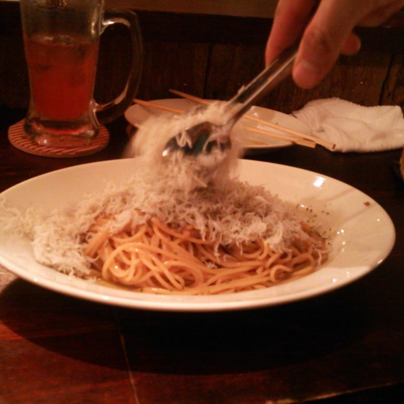 山盛りしらすのペペロンチーノ(uociao （うおちゃお）)