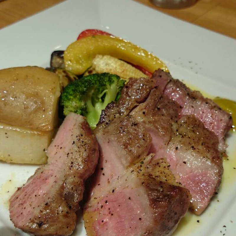 マンガリッツァ豚の炭火焼き(Trattoria l'amante izumi)