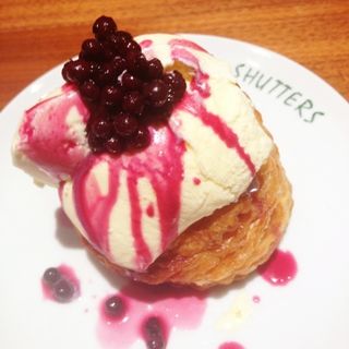 アップルパイアラモード (ブルーベリー ソース）(SHUTTERS 自由が丘)