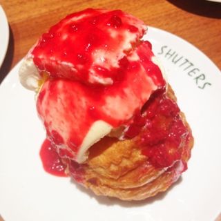 アップルパイアラモード(ラズベリーソース）(SHUTTERS 自由が丘)