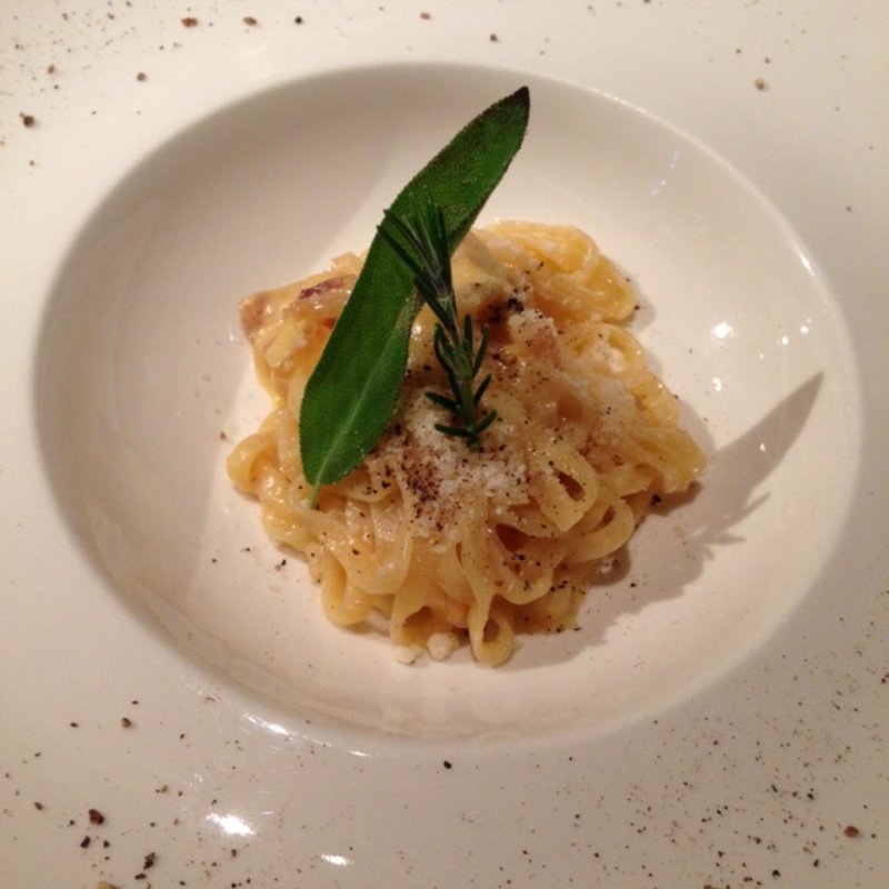 トリュフ風味のカルボナーラ(グルメドクターイタリアン)