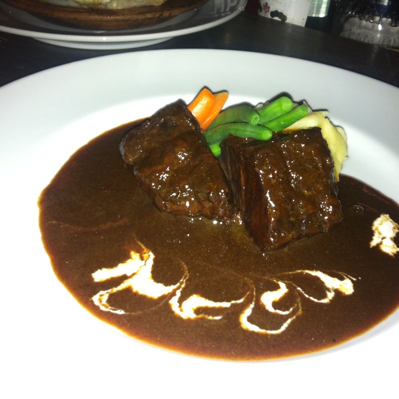 牛頬肉の赤ワイン煮込み(Caro.)