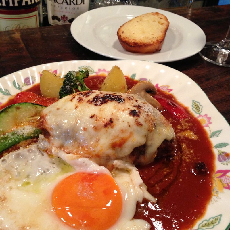 トマト煮込みハンバーグ京卵添え(Caro.)