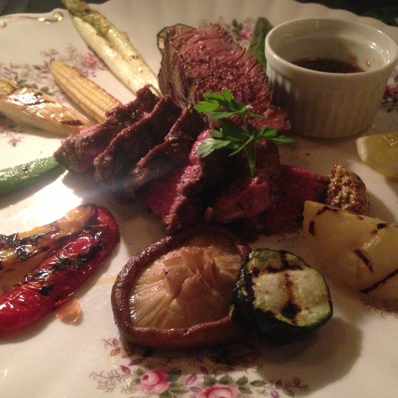 牛ステーキと季節野菜の彩り添え(Caro.)