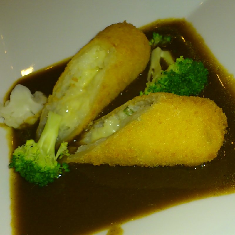 海老とチーズのライスコロッケ　カレーソース(大雪地ビール館)