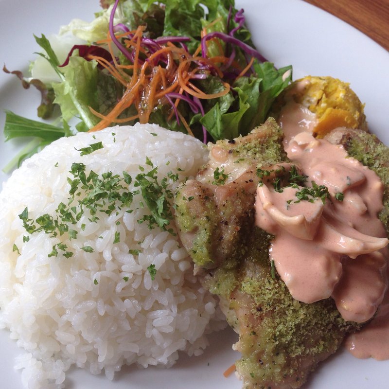 バジルチキンカツ(PUBLIC HOUSE)