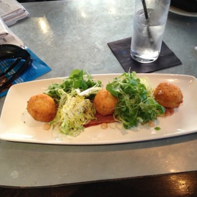 Goat Cheese Salad(BLT Bar and Grill)