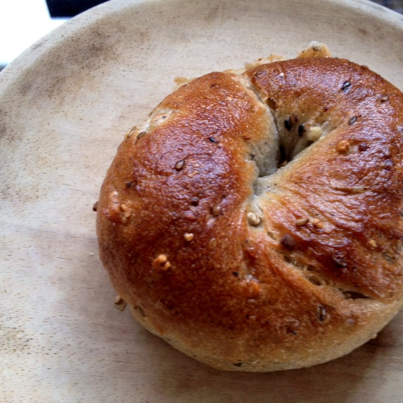 むっちりベーグル　全粒粉にくるみとドライアップル(しげくに屋55ベーカリー 吉祥寺店 )