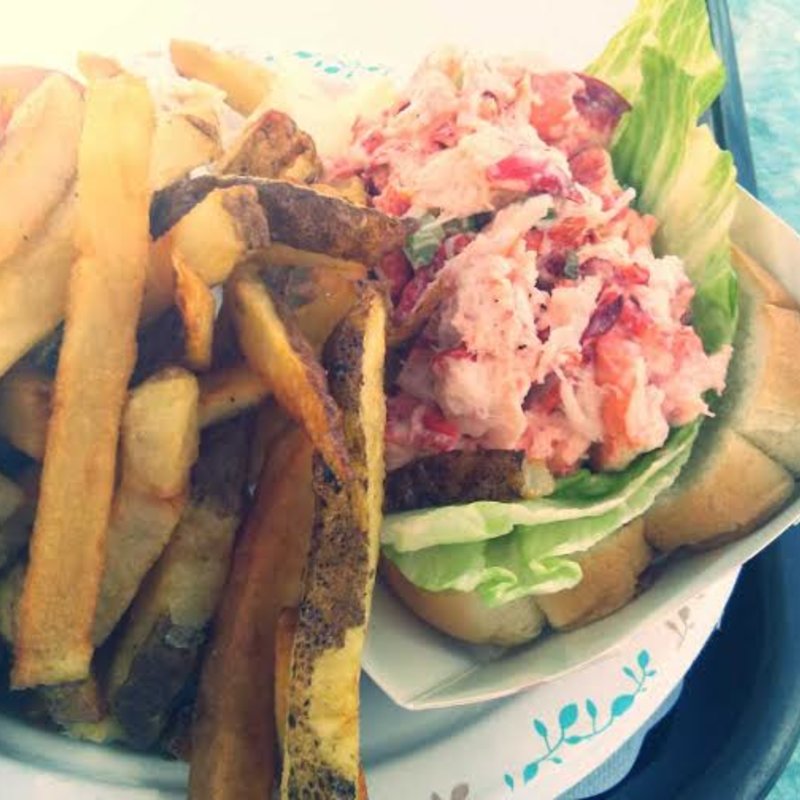 The Lobster Roll Plate(The Clam box)
