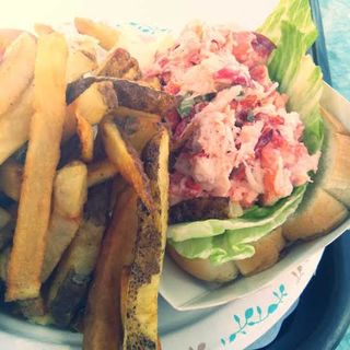 The Lobster Roll Plate(The Clam box)