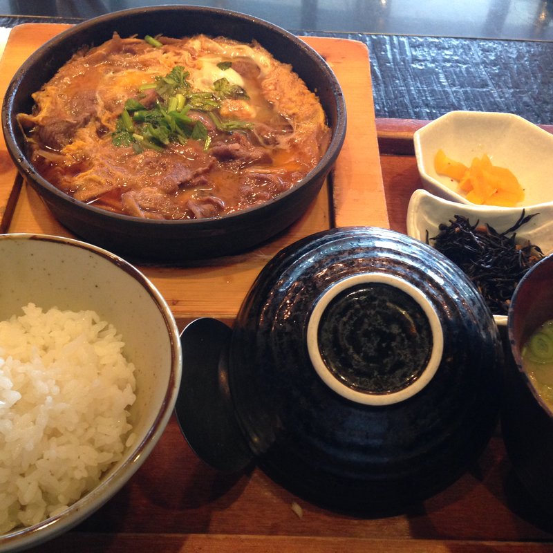 牛すき卵とじ定食(響 新宿サザンタワー店 （ヒビキ）)