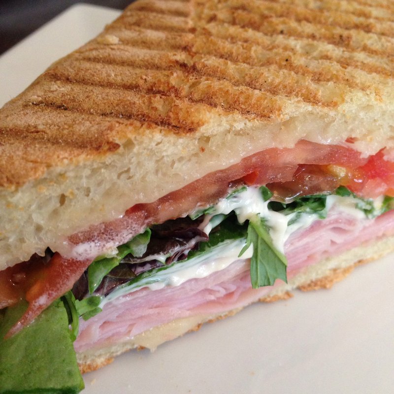 ハムとトマトとスイスチーズのパニーニ(Panino Rustico)