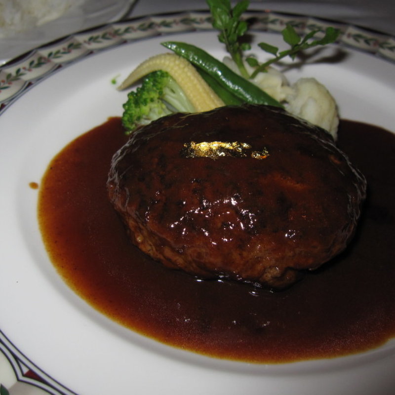 ハンバーグステーキ　デミグラスソース(グリル木の実)