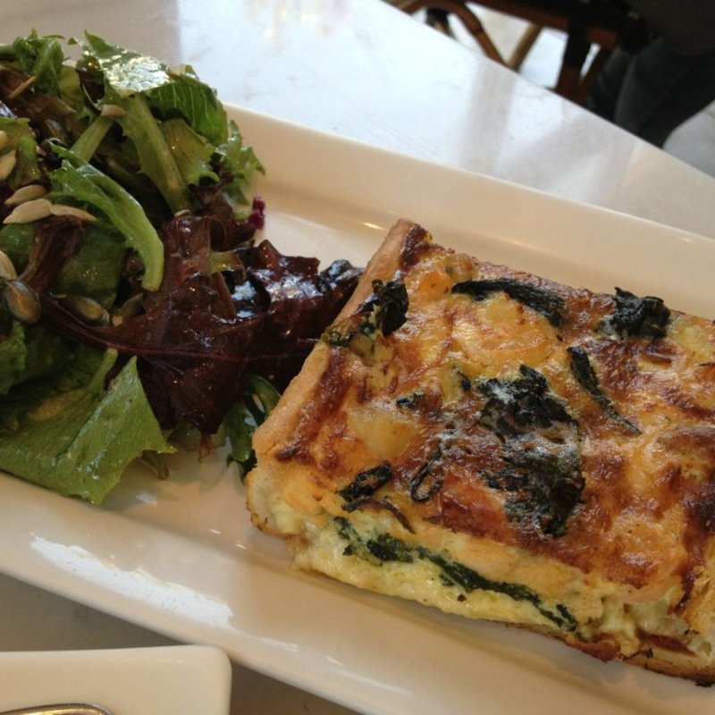 サーモンのキッシュ(Opera Cafe & Patisserie)